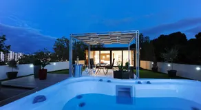 Feel Good Penthouse With Jacuzzi - Image 3