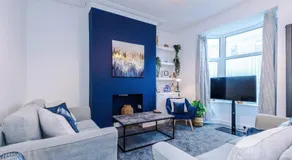 4 Bed 2 Bath Sleeps 6 Central Parking Contractor Long Stay - Image 2