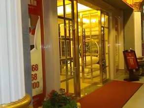 Vienna Hotel Shenzhen Bijiashan Yinhu Metro Station - Image 3