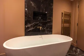 Luxury Georgian Aparthotel by Hauss Ayr - 5mins to Beach, Town Centre! - Image 2