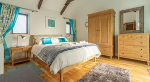 Hunter's Barn - Image 2