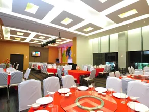 Mayflower Grande Hotel - Image 2