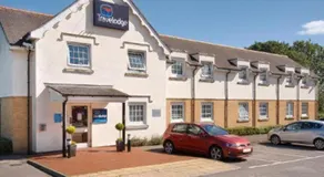 Travelodge Cardiff Airport - Image 2