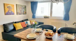 Central Apartment with 75inch TV Netflix - Image 3