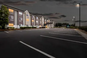 Clarion Pointe Starkville near University - Image 4