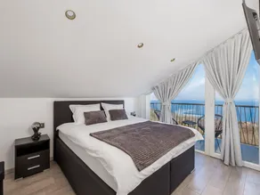Villa con barbacoa, terraza y piscina privada | Vistas al agua - Image 2