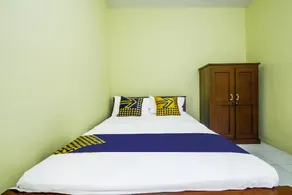 SPOT ON 91606 Nadin Guest House Syariah - Image 2
