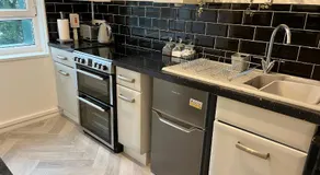 Spacious stylish apartment Croydon - Image 4