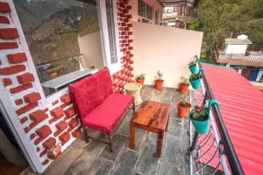 Mountain View Loft- 1 BHK with Kitchen (Fast WIFI) - Image 3