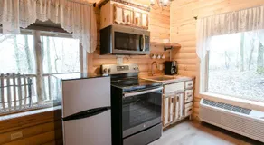 Sugar Maple Cabin by Amish Country Lodging - Image 4