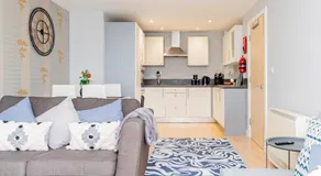 Modern Comfort 2-Bed, 2-Bath with Lift Access - Image 2