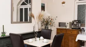Denecrest Guest House - Image 2