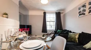 BEST PRICE! Perfect Gunwharf Accommodation - 5 single beds or Kingsize FREE PARKING - Image 3