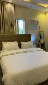 Small 2 bedroom 1 bath Flat with Garden view - Image 2