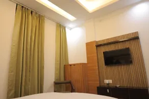 Hotel Golden Aura - Image 4