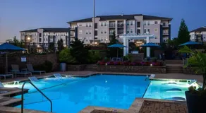 Landing Stylish 1BD Gym Pool - Image 2