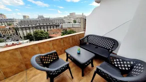 Central Penthouse Studio with BBQ & Jacuzzi - Image 4