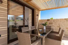 Irisma Luxury Villa with private pool - Image 4