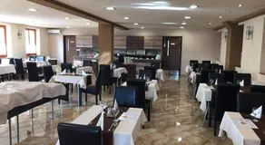 Royal Hotel - Image 4