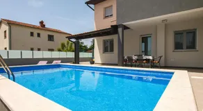 4 Stars Apartments-Pikula - Image 3