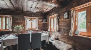 KNOTTN HÜTTL Historisches Bauernhaus ganz für euch in ALLEINLAGE in SÜDTIROL eine Zeitreise sowie Rückzugsort in den Bergen mit privater Gartenterrasse ideal für Kleingruppen Freunde und Familien mit Hund Ski-und Wandergebiet in der Nähe - Image 2