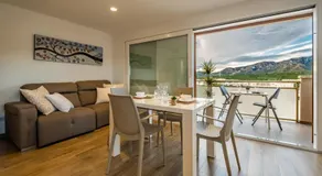 Apartamento con terraza, vistas playa y montaña - Image 2