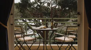 Blue Coast Suites - Seaside Retreat with Pool in Exclusive Kommeno - Image 5