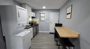 2 King Beds Near Airport - The Silver Hideaway - Image 4