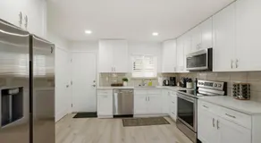 5-Bedrooms! Stylish and Modern Home, Pets Welcome! - Image 4