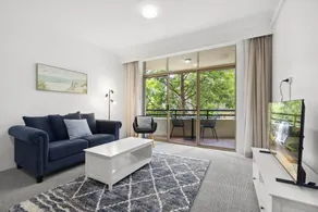 Chic Urban Escape in Vibrant Camperdown - Image 5