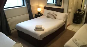The Midway Bar & Guesthouse - Image 2