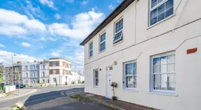 Central London Family Apt Near 02 Arena, ExCel Centre with Parking - Image 4