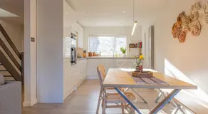 Modern 2 BD w Garden in the Heart of Tetbury - Image 5