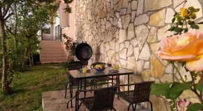 Olive Tree Hillside Apartment - Image 4