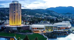 Seaside Serenity: Panoramic Waterfront Retreat - Image 3