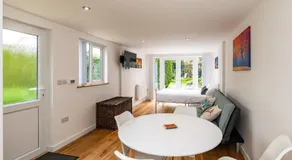 Patio lodge with forest access close to beaches - Image 3