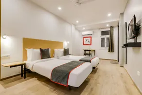 Townhouse Siddharth vihar hotel golden world and banquet - Image 2