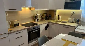 COZY apartment in GREAT location - Image 5