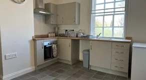 1 Bed Central Newark Flat 1st Floor - Image 3