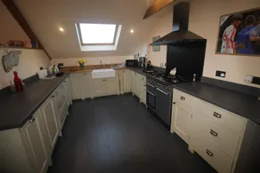 Violet Cottage 3 bedroom Apartment by Cardiff Holiday homes - Image 5