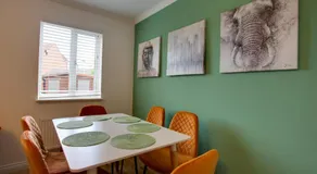 ST AUSTELL - Spacious Home, High Speed Wi-Fi, Free Parking, Garden - Image 4