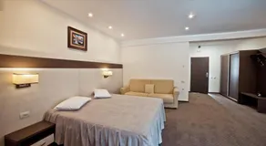 Hotel Evergreen - Image 2