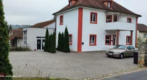 Große Monteurwohnung André bei Würzburg bis 6 Personen mit eigenen gratis Parklätzen und Grill und WLAN 3x Schlafzimmer - nur Einzelbetten - Image 4