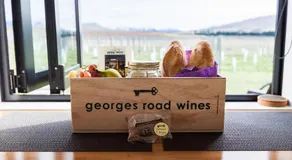 Romantic vineyard getaway on Wine Estate, with wine tasting, hot tub and amazing views - Image 5