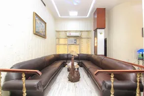 OYO Hotel Paradise - Image 5