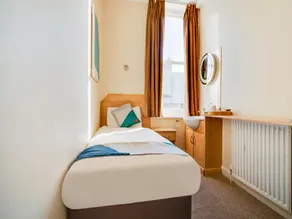The Gullivers Hotel - Image 2