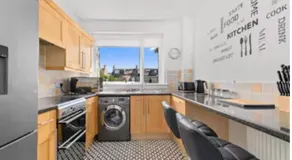 Grangeburn Residence - 2 bedroom home with parking - Image 4