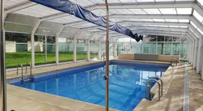 Appartement stylé avec piscine d'été à proximité du métro - Image 3