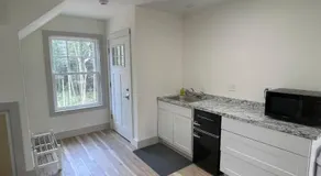 Blue HIll Apartment in the Woods - Image 4