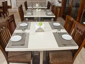 Goroomgo Pratap Palace Varanasi - Image 2